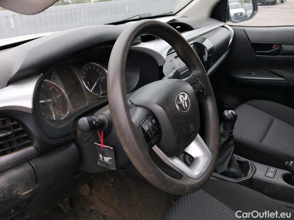  Toyota  Hilux TOYOTA  / 2020 / 4P / pickup 2.4 D-4D Cabina Doble GX #51