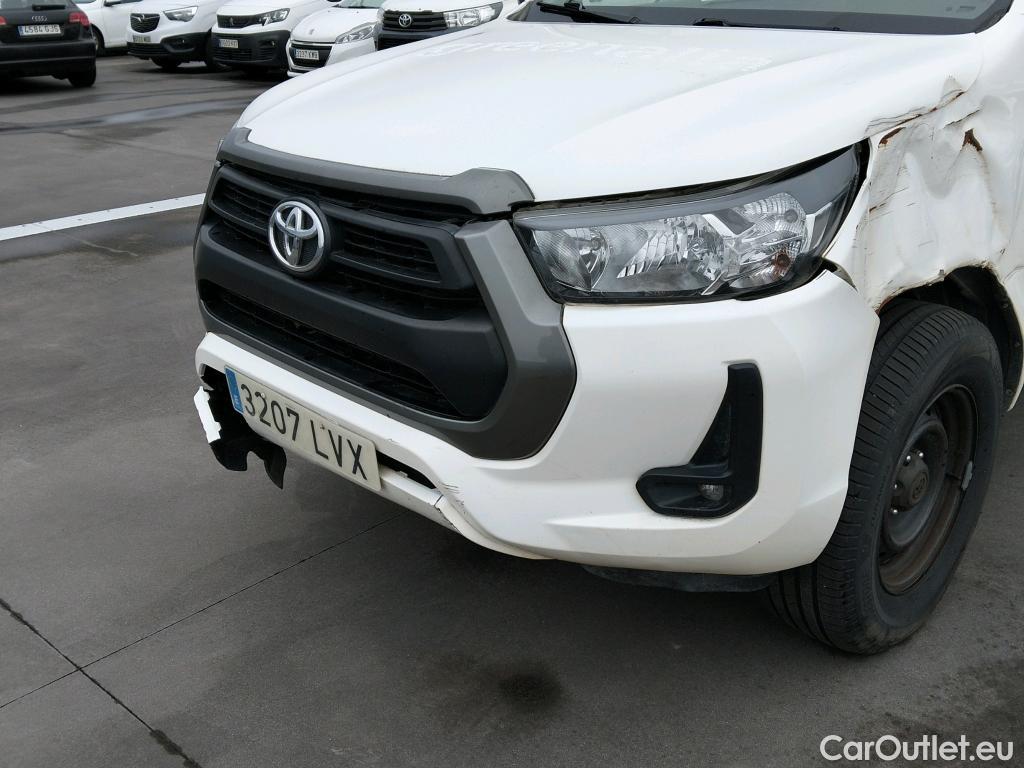  Toyota  Hilux TOYOTA  / 2020 / 4P / pickup 2.4 D-4D Cabina Doble GX #3
