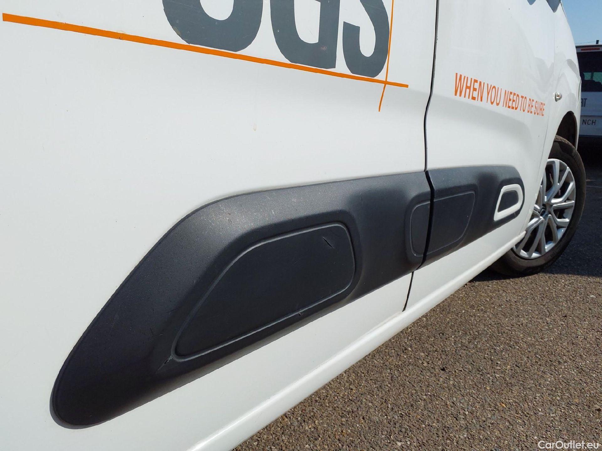  Citroen  Berlingo CITROEN  / 2018 / 5P / monovolumen compacto Talla M BlueHDi 100 S&S FEEL #23
