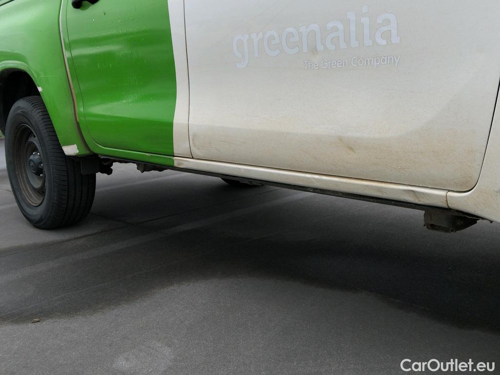  Toyota  Hilux TOYOTA  / 2020 / 4P / pickup 2.4 D-4D Cabina Doble GX #17