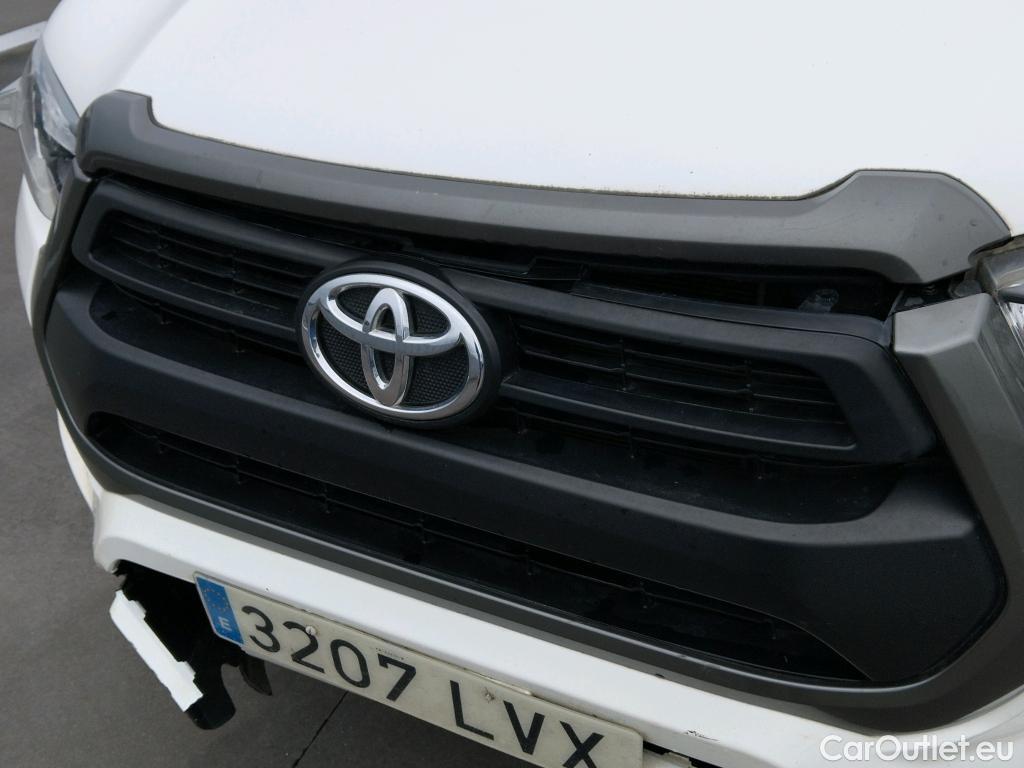  Toyota  Hilux TOYOTA  / 2020 / 4P / pickup 2.4 D-4D Cabina Doble GX #5