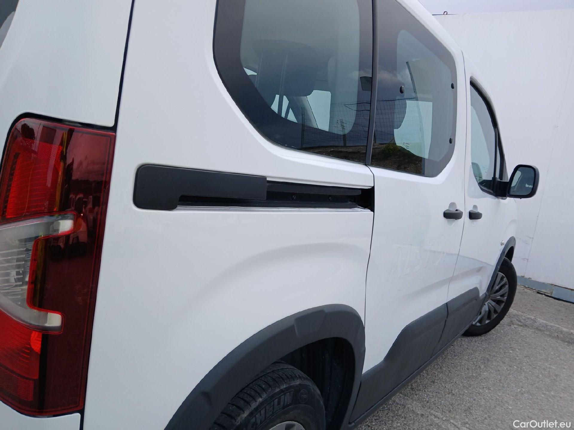  Peugeot  RIFTER PEUGEOT  / 2018 / 4P / monovolumen compacto Active Standard BlueHDi 73kW #26