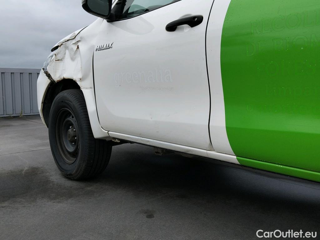  Toyota  Hilux TOYOTA  / 2020 / 4P / pickup 2.4 D-4D Cabina Doble GX #25