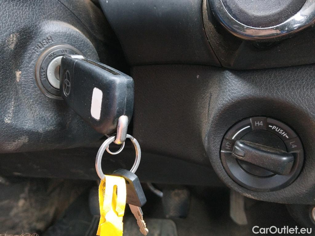  Toyota  Hilux TOYOTA  / 2020 / 4P / pickup 2.4 D-4D Cabina Doble GX #10