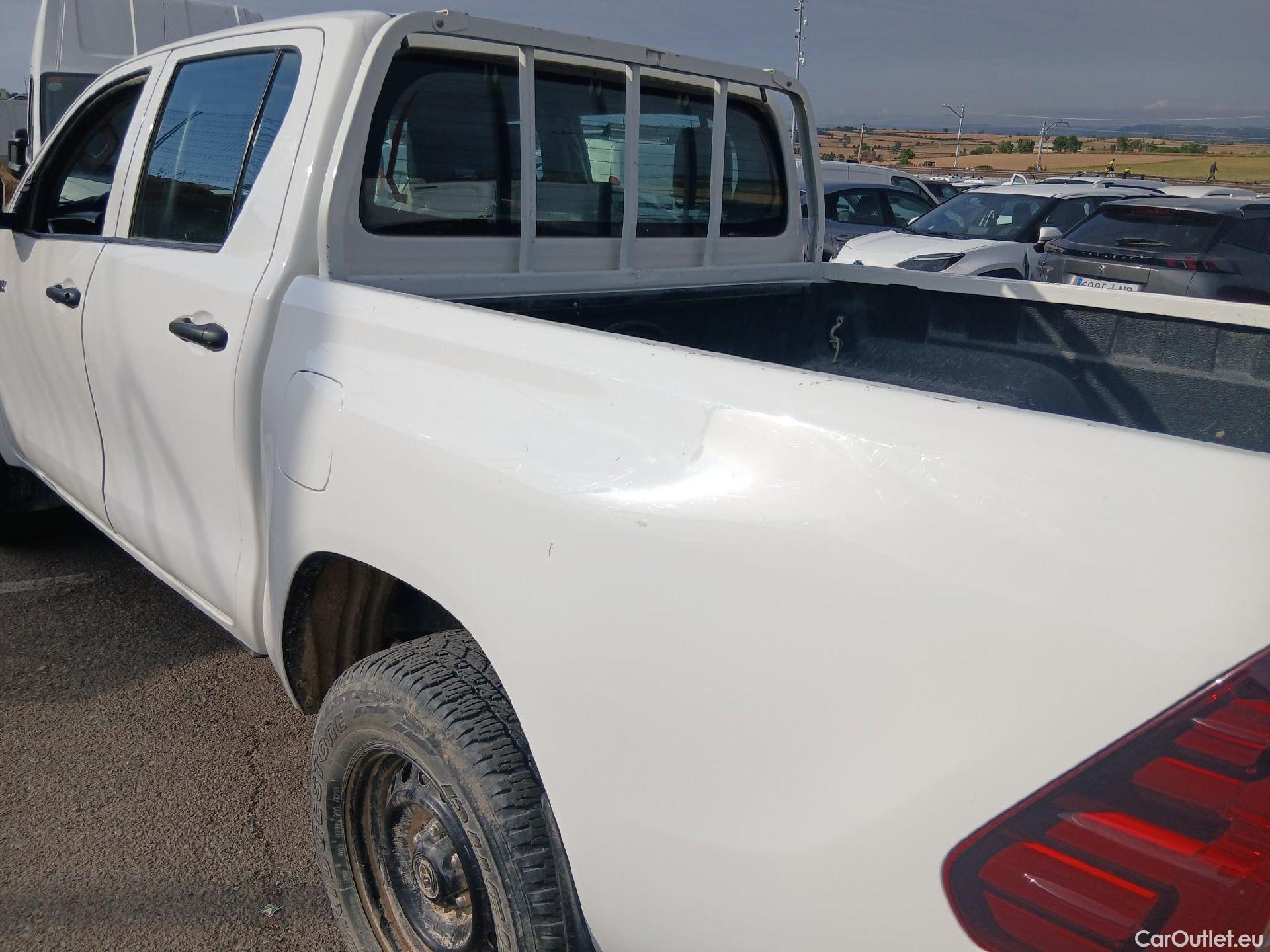  Toyota  Hilux TOYOTA  / 2020 / 4P / pickup 2.4 D-4D Cabina Doble GX #19
