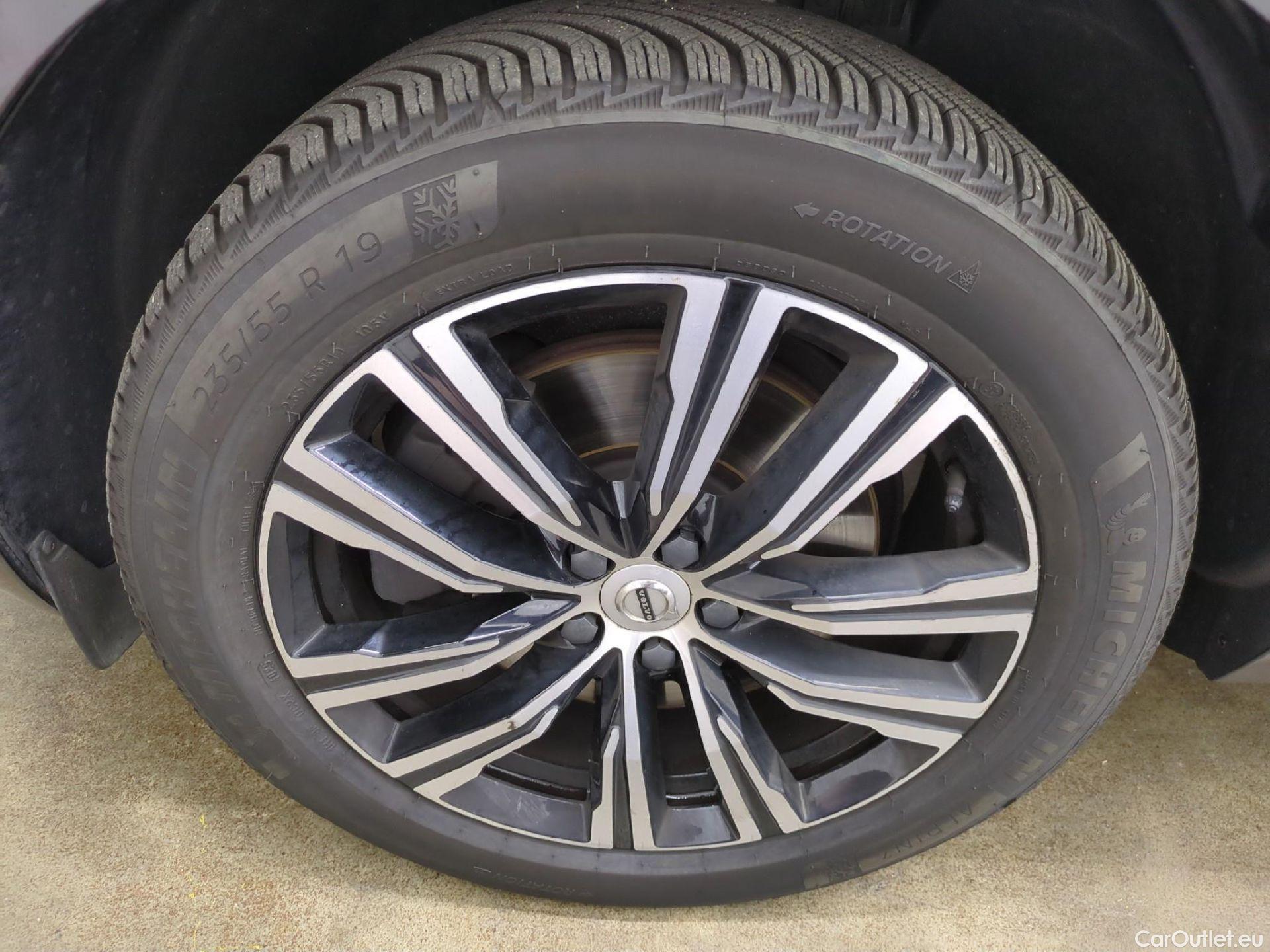  Volvo  XC60 VOLVO  / 2021 / 5P / SUV B4 AWD 197 Geartro 8 Inscrip Luxe #5