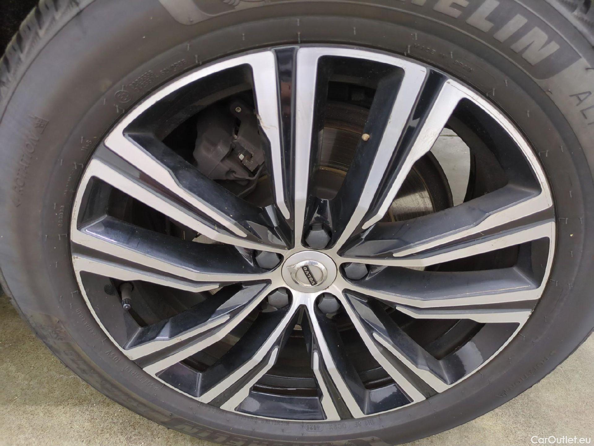  Volvo  XC60 VOLVO  / 2021 / 5P / SUV B4 AWD 197 Geartro 8 Inscrip Luxe #9
