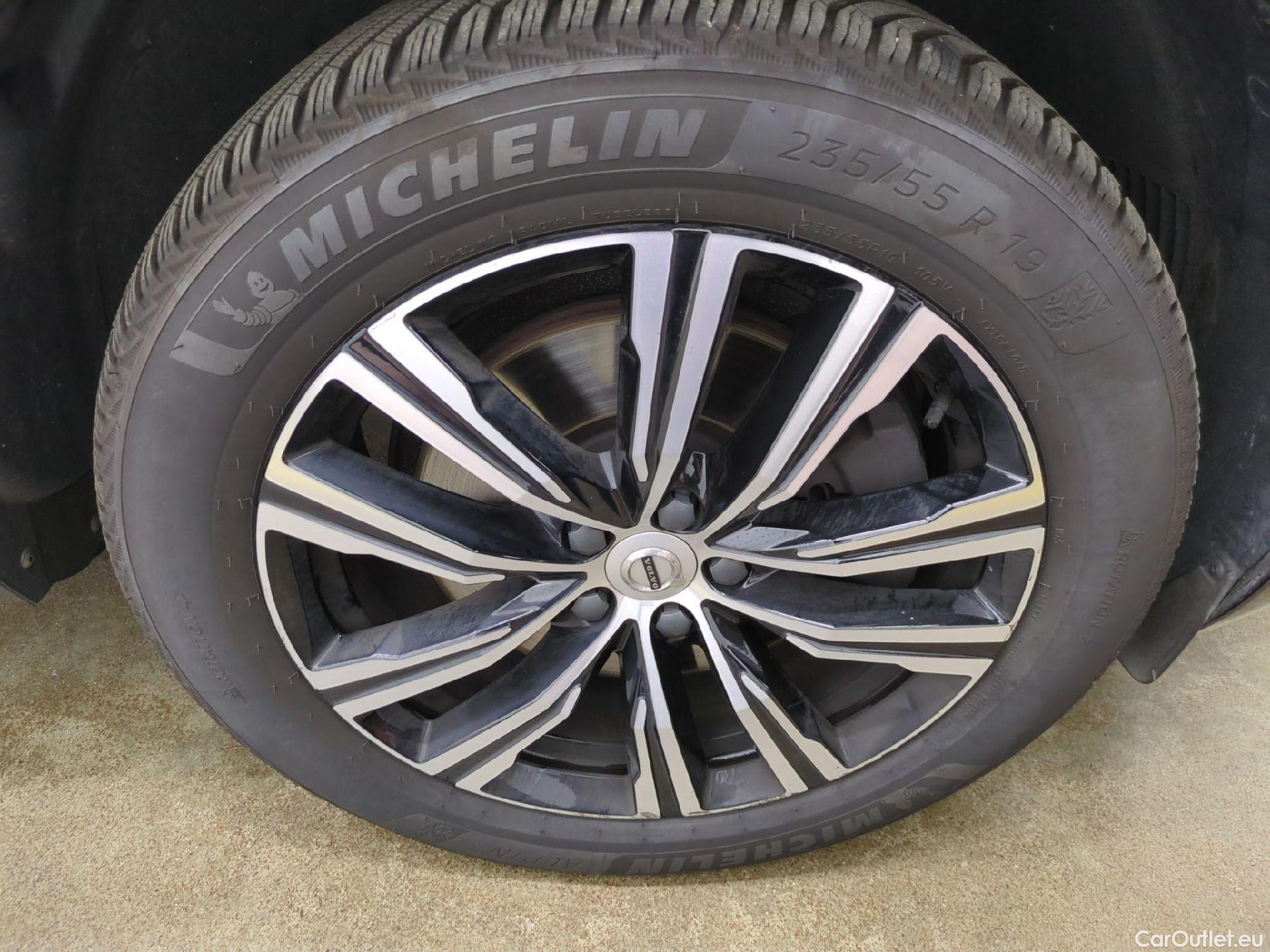  Volvo  XC60 VOLVO  / 2021 / 5P / SUV B4 AWD 197 Geartro 8 Inscrip Luxe #3