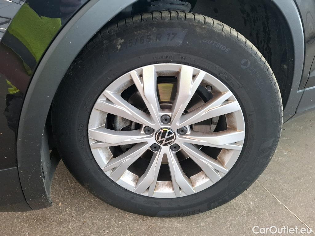  Volkswagen  Tiguan VOLKSWAGEN  / 2020 / 5P / SUV 2.0 TDI 150 DSG7 Life Business #24