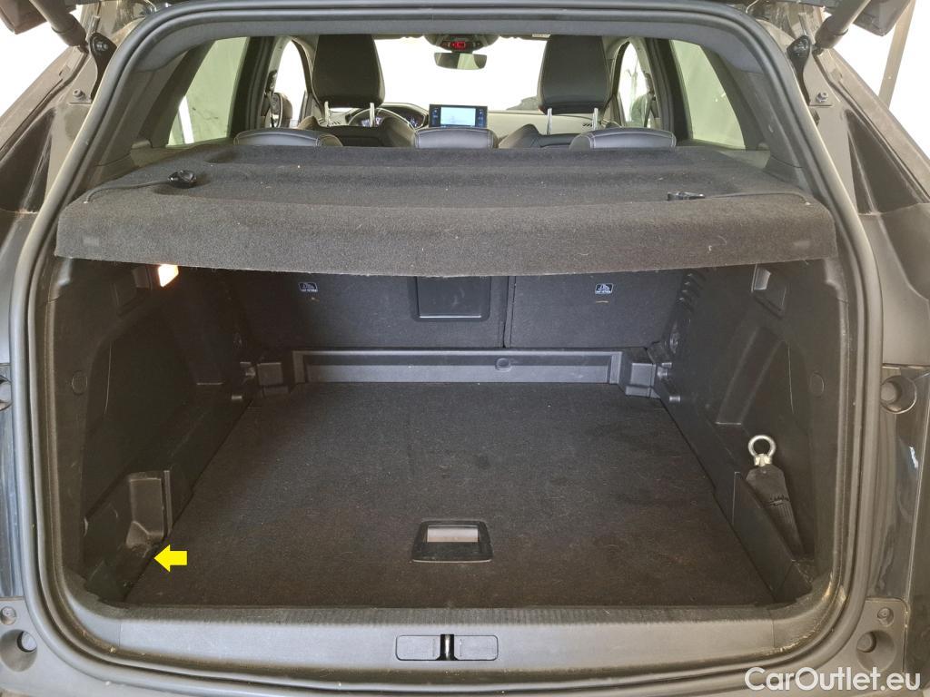  Peugeot  3008 PEUGEOT  / 2020 / 5P / SUV PureTech 180 S&S EAT8 GT Pack #46