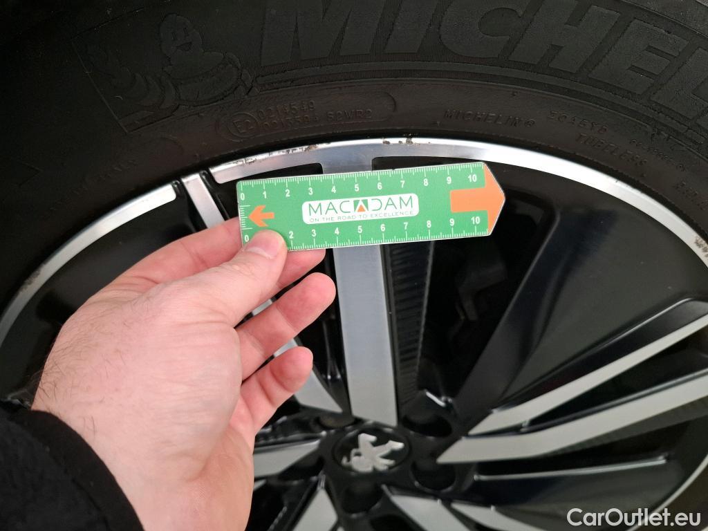  Peugeot  3008 PEUGEOT  / 2020 / 5P / SUV PureTech 180 S&S EAT8 GT Pack #38