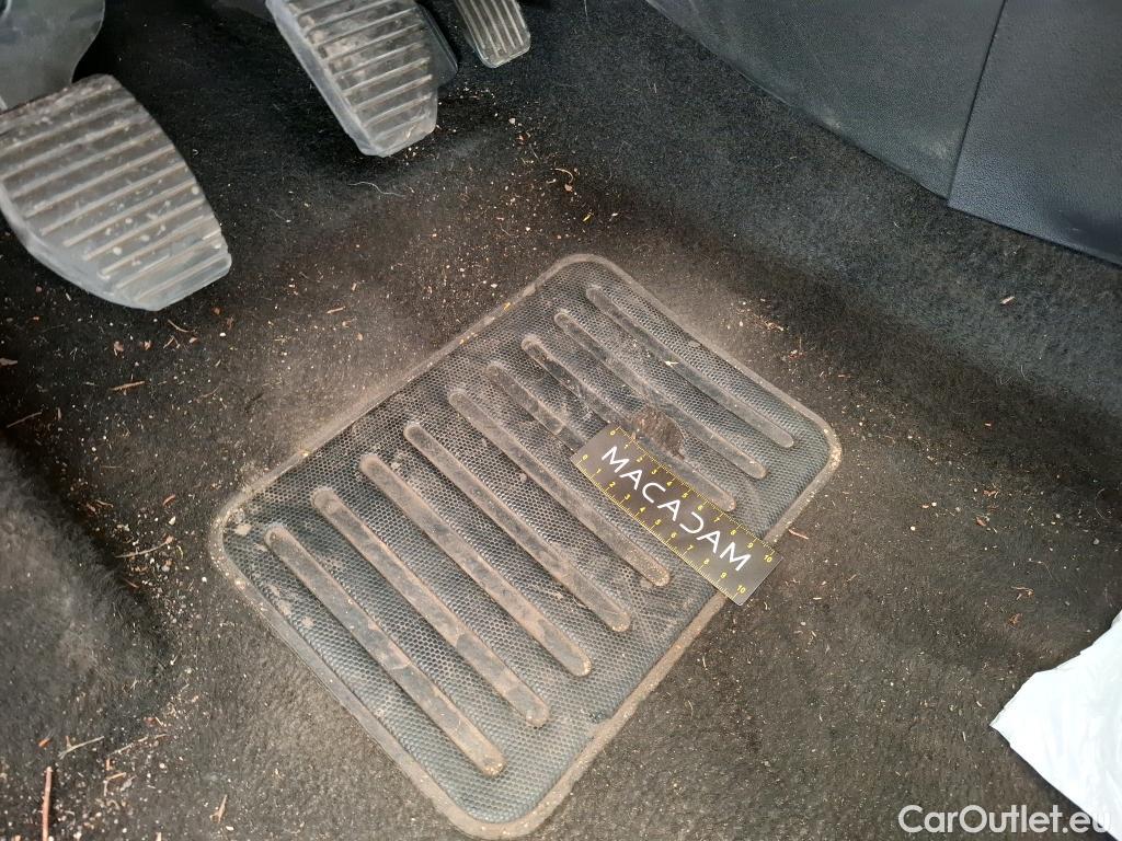  Citroen  C3 CITROEN  / 2016 / 5P / Berline PureTech 110 S&S BVM6 Shine Business #23
