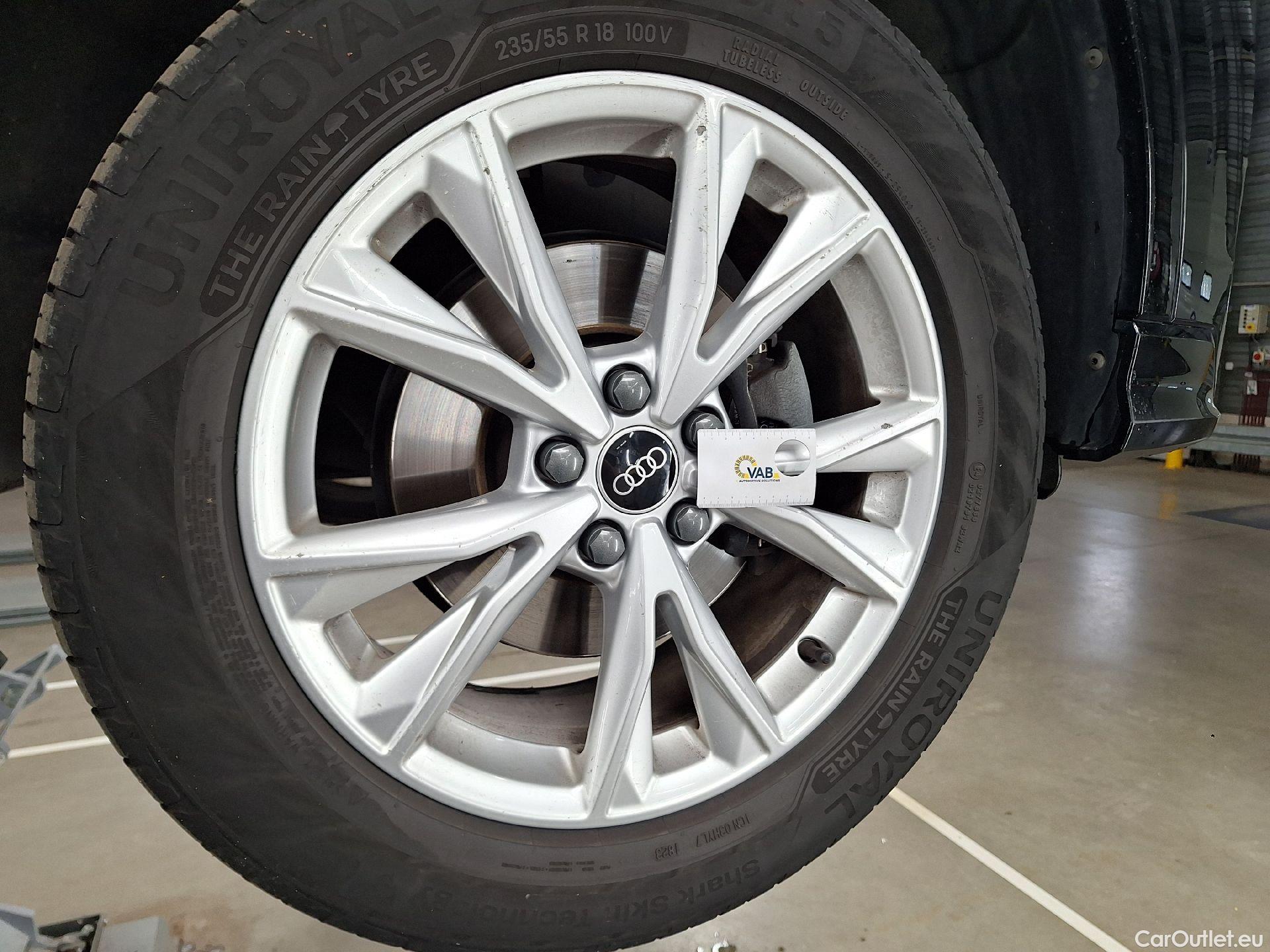  Audi  Q3 Audi,  '18, Audi  35 TDI S tronic S line Business Edition 5d #26