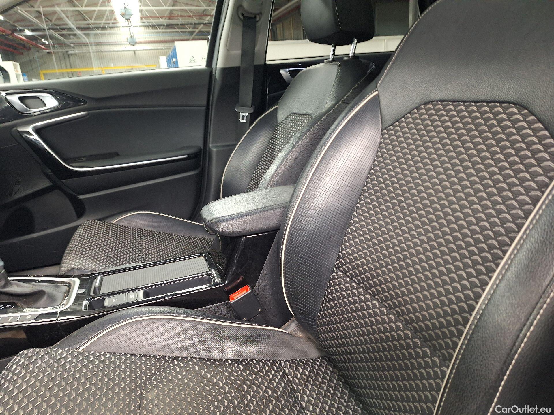  KIA  Cee'd Kia, Ceed SW FL'21 PHEV, KIA  Sportswagon Business Line 1.6 GDi PHEV D #13