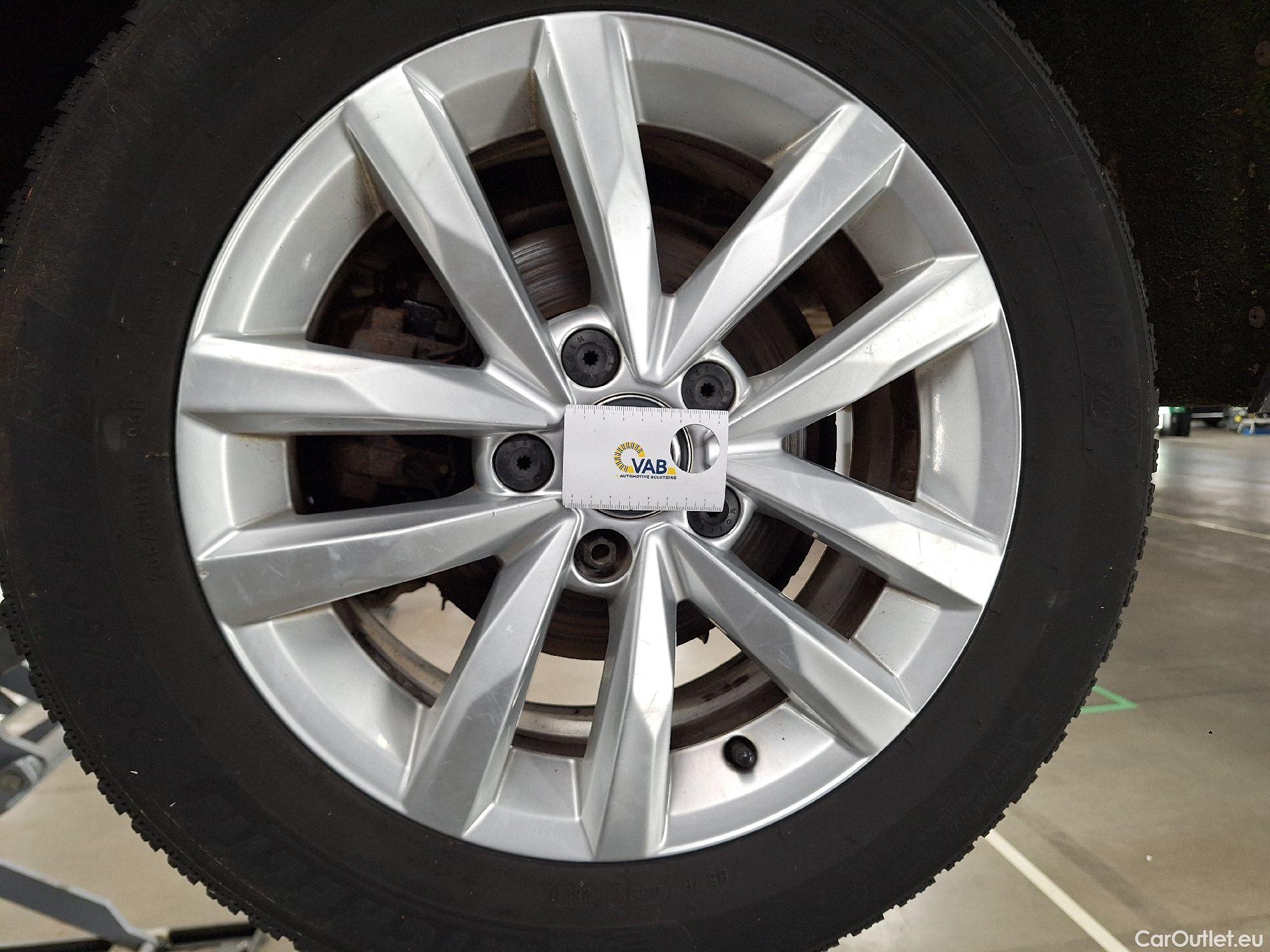  Volkswagen  Touran VW,  '15, Volkswagen  1.6 TDi Highline DSG 5d 7pl #49