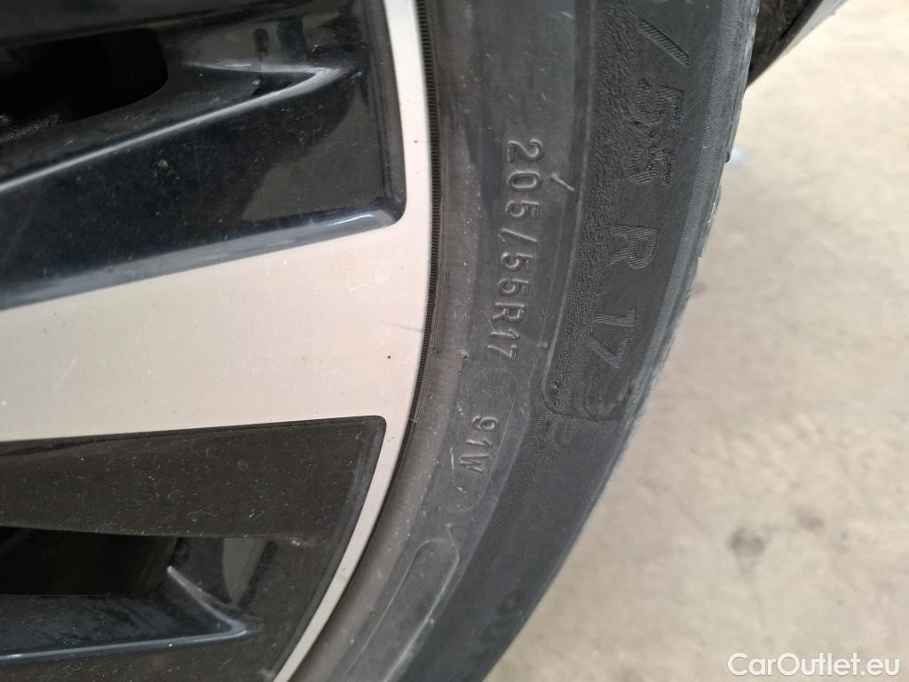  Mercedes  A-Klasse MERCEDES-BENZ Classe A Berline / 2018 / 4P / Berline A 250 e Business Line 8G-DCT #10