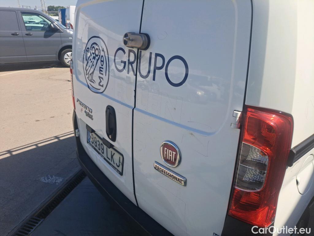  Fiat  Fiorino FIAT  / 2016 / 3P / furgón derivado de turismo Cargo Base 1.4 Natural Power 51kW (70CV) #30