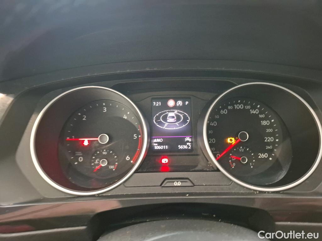  Volkswagen  Tiguan VOLKSWAGEN  / 2020 / 5P / SUV 2.0 TDI 150 DSG7 Life Business #25