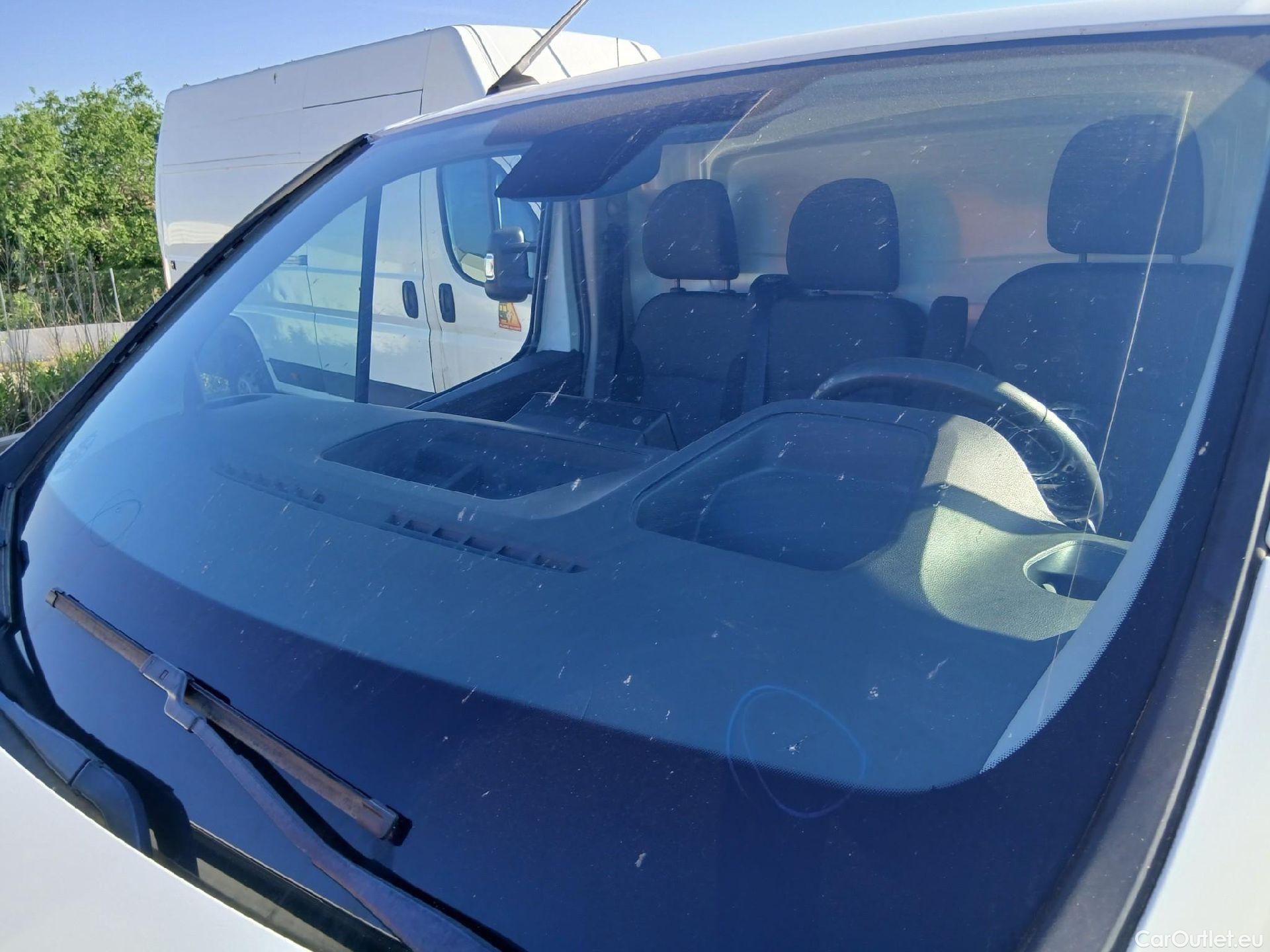  Renault  Trafic RENAULT  / 2021 / 4P / furgón Furgón L1H1 Blue dCi 81 Kw (110 CV) #2