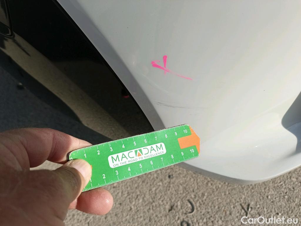  Bmw  Serie 1 BMW  / 2019 / 5P / berlina con portón 118i #16