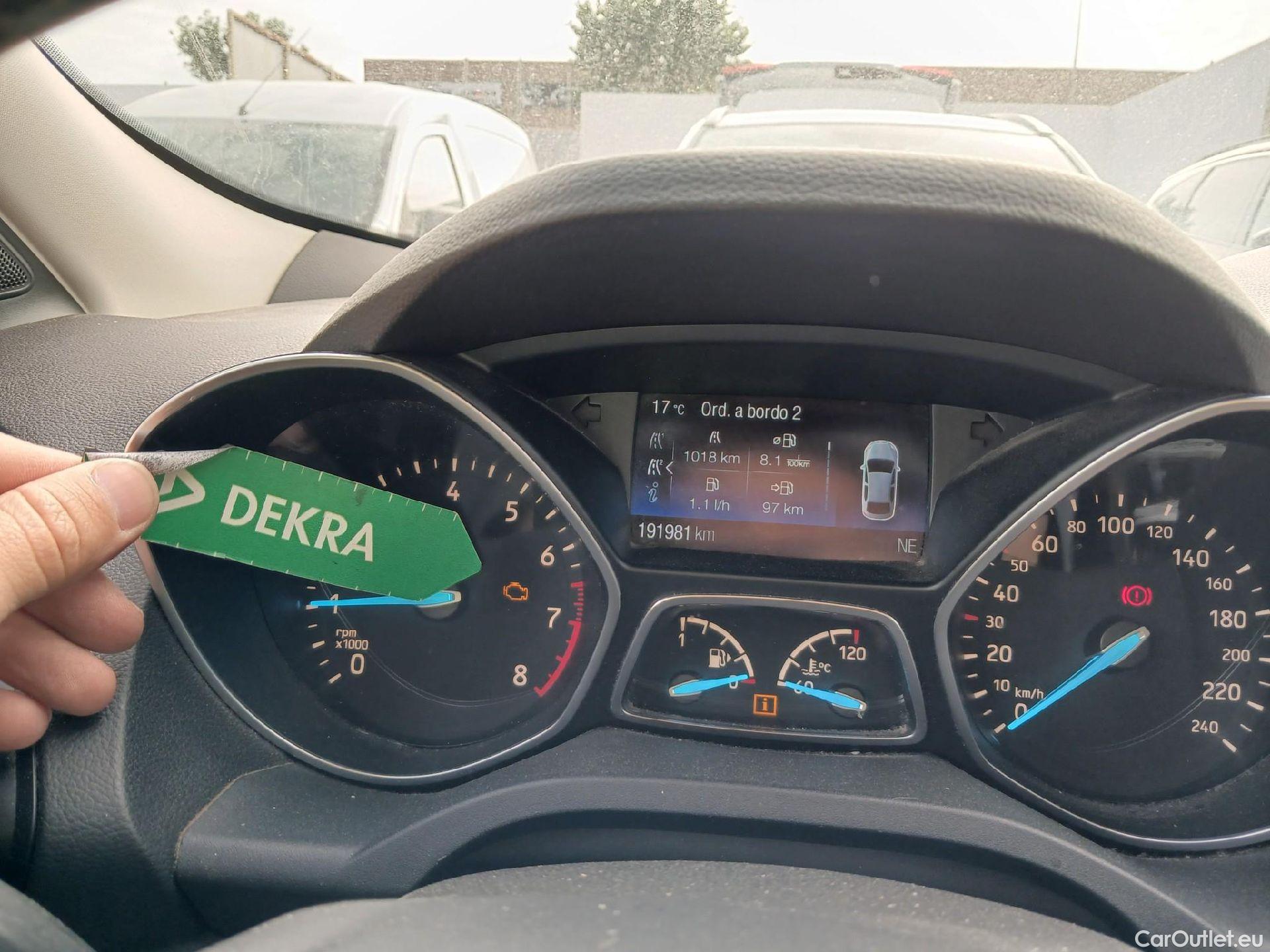  Ford  Kuga FORD  / 2016 / 5P / todoterreno 1.5 EcoBoost 88kW 4x2 Trend+ (CX) #86