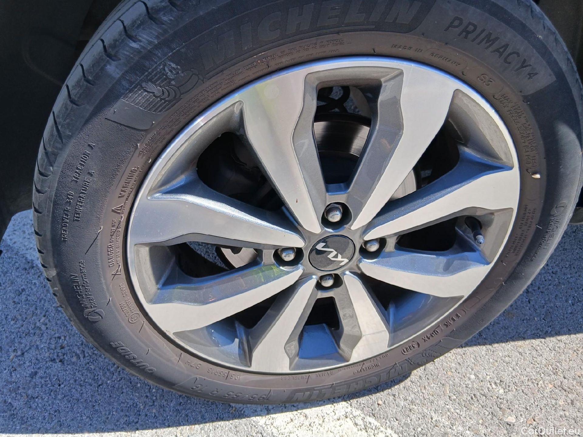  KIA  STONIC KIA  / 2017 / 5P / todoterreno 1.0 T-GDi 74kW (100CV) MHEV iMT Concept #28