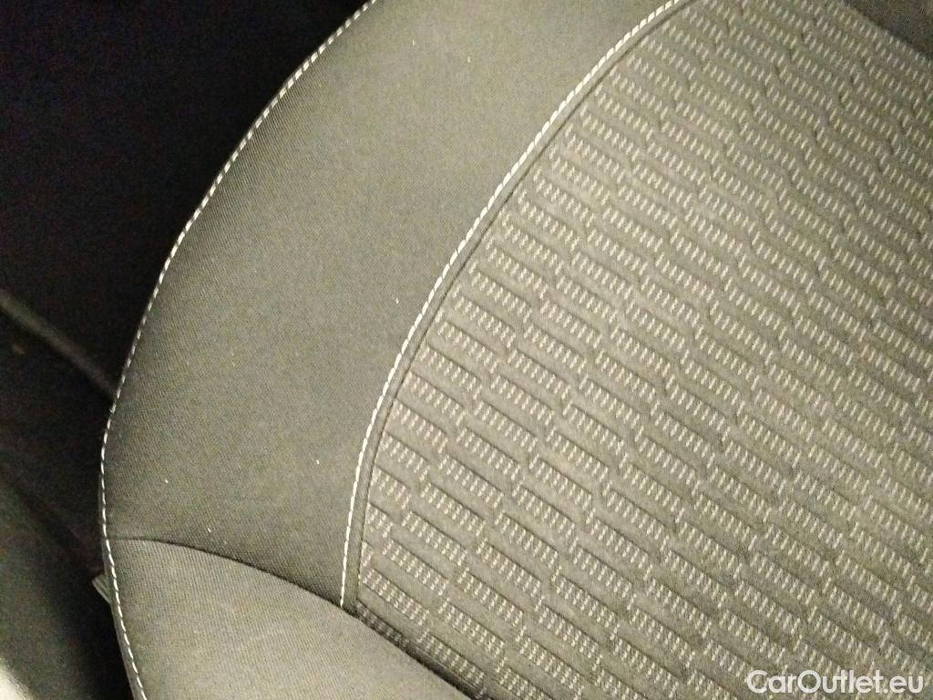  Peugeot  208 PEUGEOT  / 2019 / 5P / berlina con portón BlueHDi 73kW (100CV) Active #19
