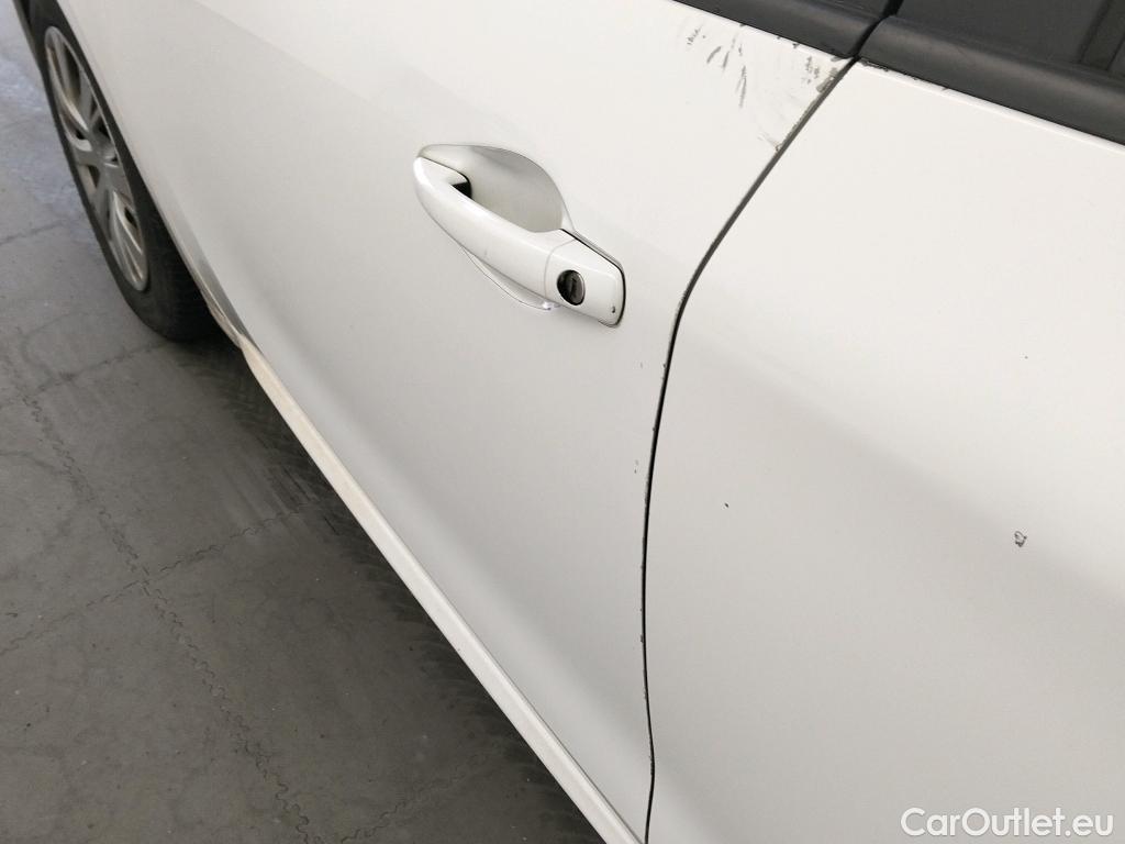  Peugeot  208 PEUGEOT  / 2019 / 5P / berlina con portón BlueHDi 73kW (100CV) Active #11