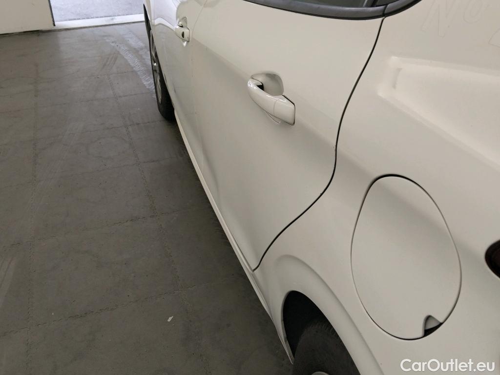  Peugeot  208 PEUGEOT  / 2019 / 5P / berlina con portón BlueHDi 73kW (100CV) Active #3