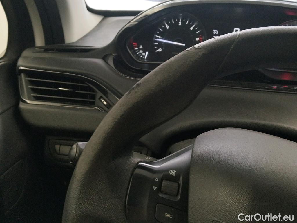  Peugeot  208 PEUGEOT  / 2019 / 5P / berlina con portón BlueHDi 73kW (100CV) Active #21