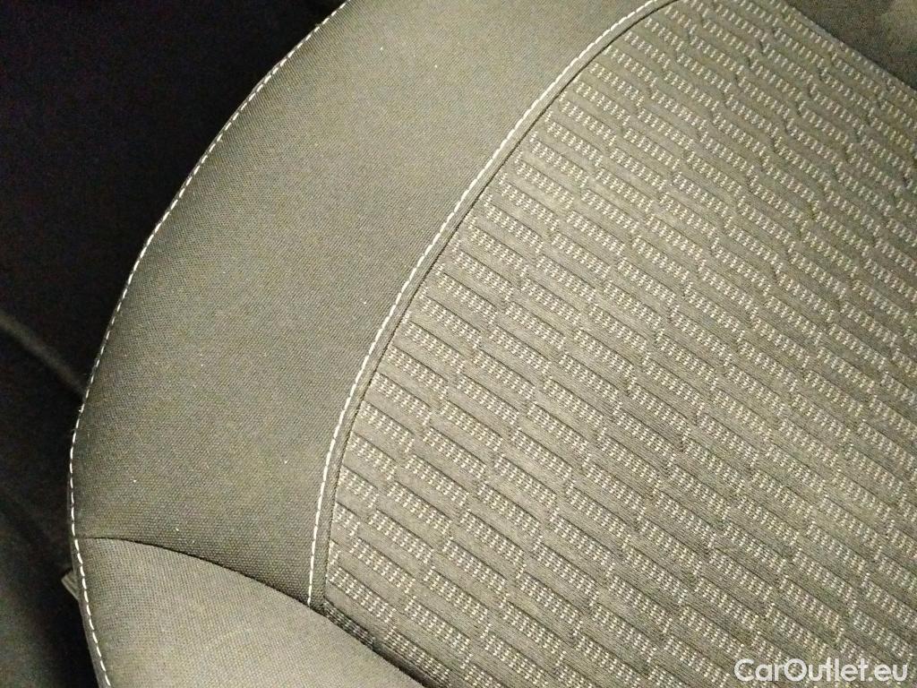  Peugeot  208 PEUGEOT  / 2019 / 5P / berlina con portón BlueHDi 73kW (100CV) Active #20