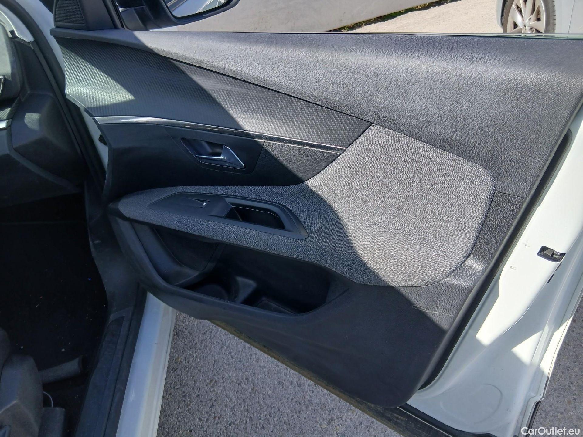  Peugeot  3008 PEUGEOT  / 2020 / 5P / todoterreno 1.2 PureTech 96KW S&S Active Pack EAT8 #34