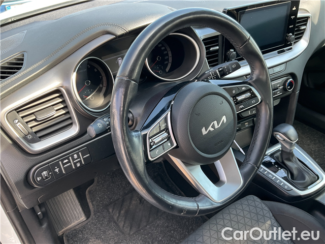  KIA  Cee'd Ceed SW 1.5 T-GDI 118 Spin AT #11