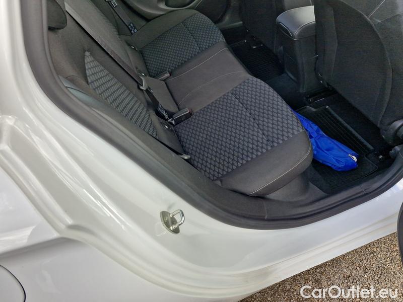  Opel  Astra  K Sports Tourer (2015) ST 1.5CDTi 77 Edition 5d #30