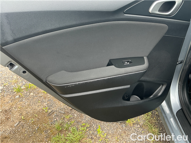  KIA  Cee'd Ceed SW 1.5 T-GDI 118 Spin AT #11