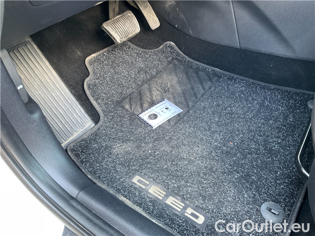  KIA  Cee'd Ceed SW 1.5 T-GDI 118 Spin AT #8