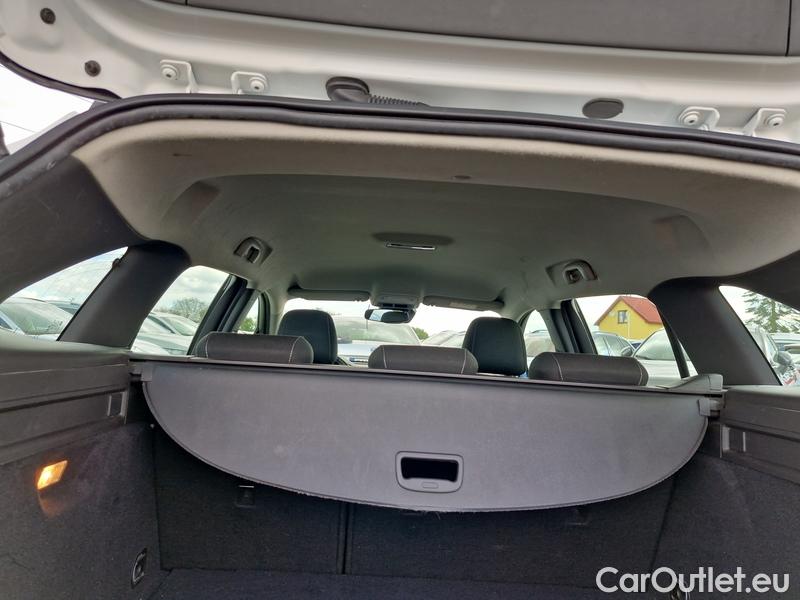  Opel  Astra  K Sports Tourer (2015) ST 1.5CDTi 77 Edition 5d #25