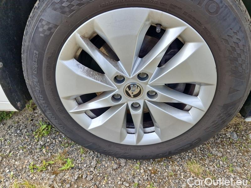  Skoda  Octavia  Lim. (NX3)(2020)  1.5TSI 110 Ambition 5d #4