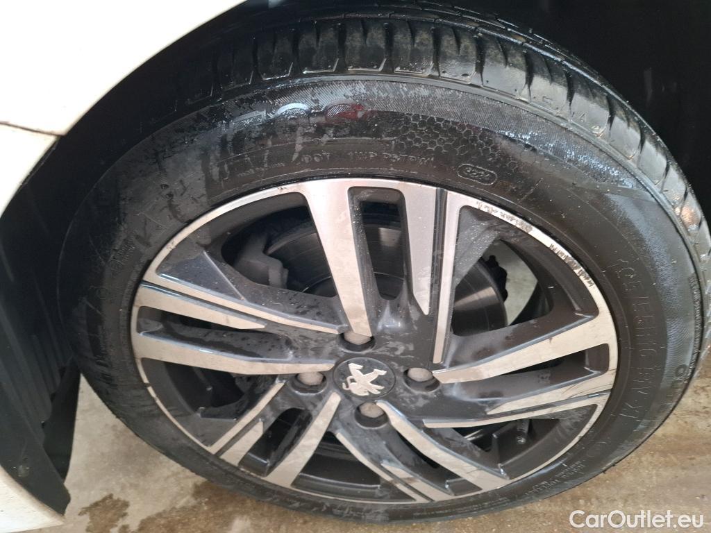  Peugeot  208  Allure Business 1.2 PureTech 100CV BVM6 E6d #21