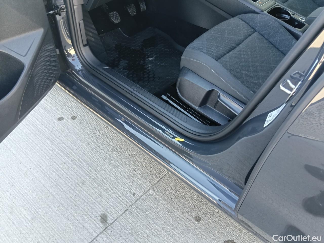  Volkswagen  Golf  Life 1.0 TSI #3