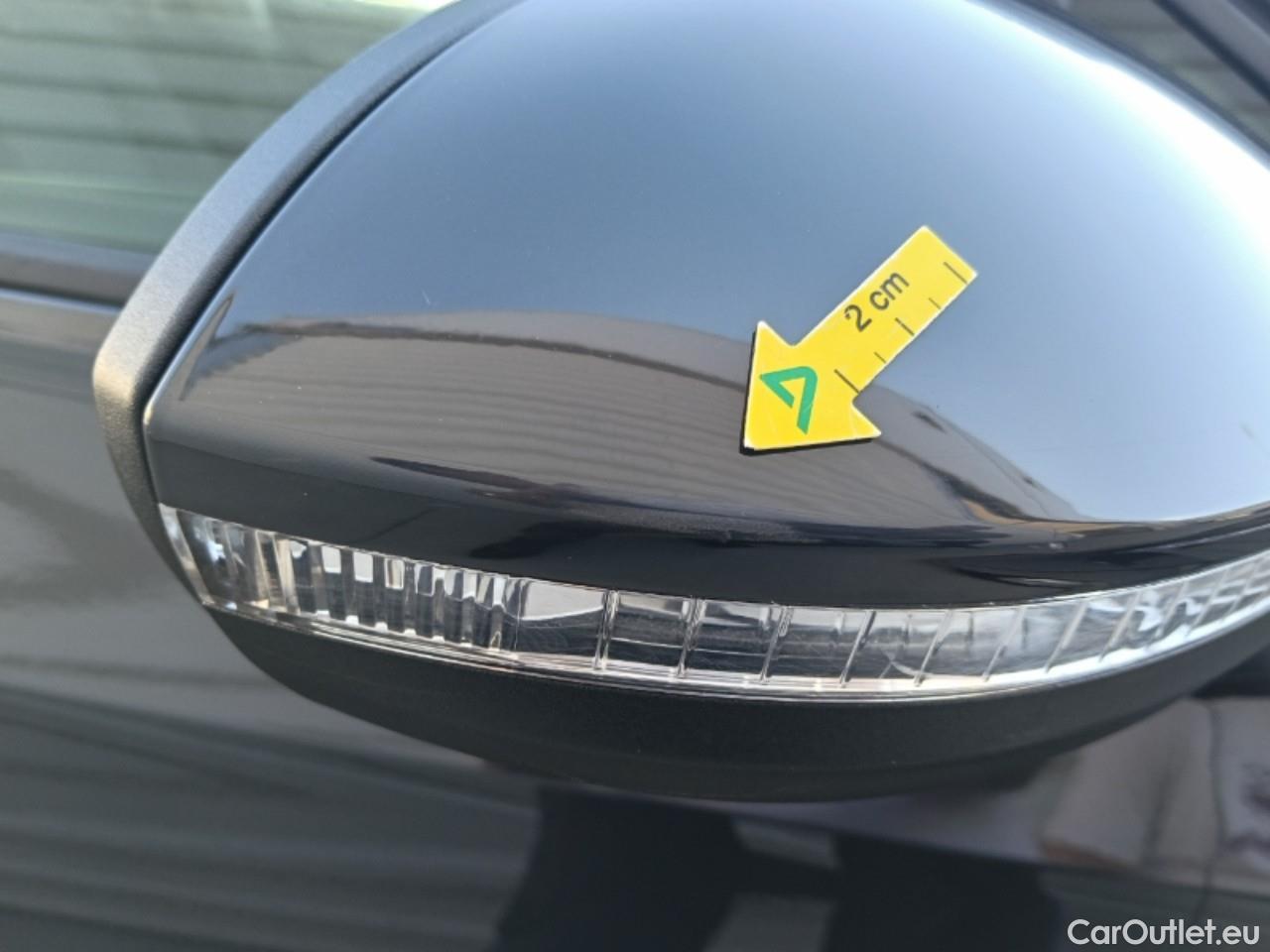  Volkswagen  Golf  Life 1.0 TSI #19