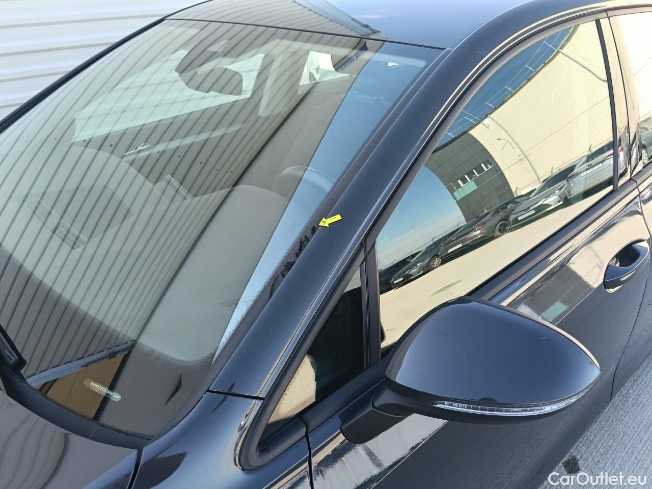  Volkswagen  Golf  Life 1.0 TSI #9