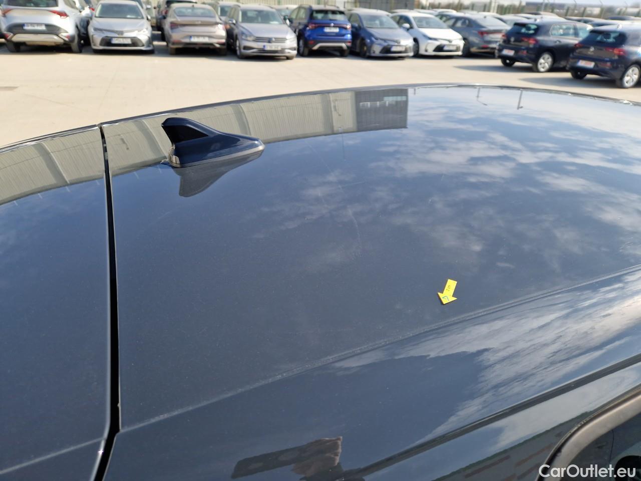  Volkswagen  Golf  Life 1.0 TSI #34