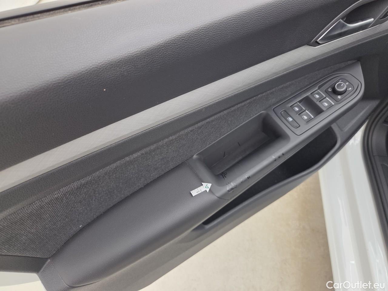  Volkswagen  Golf  Life 1.5 eTSI ACT DSG mild-Hybrid #9
