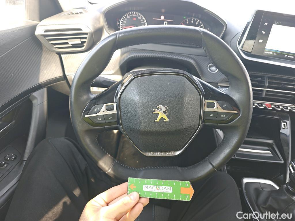  Peugeot  2008 PEUGEOT  / 2019 / 5P / todoterreno Allure BlueHDI 81kW (110CV) #25