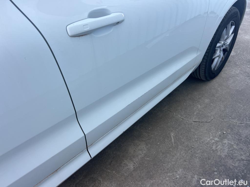  Volvo  XC60 VOLVO  / 2017 / 5P / todoterreno 2.0 B4 D AWD Momentum Pro Auto #5