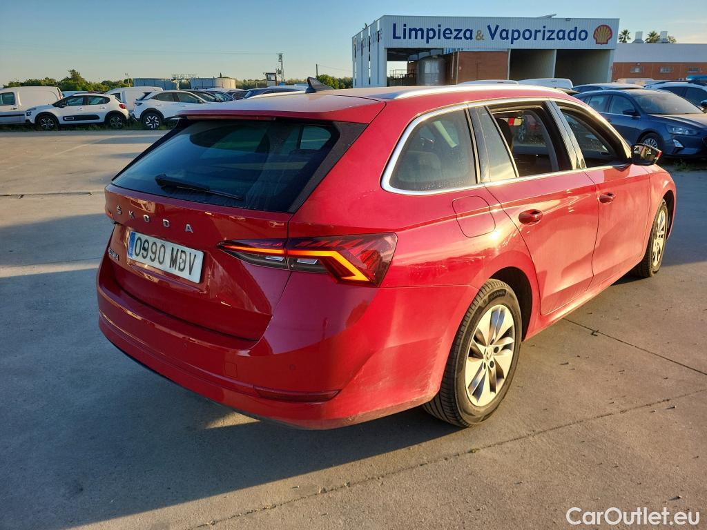  Skoda  Octavia SKODA  / 2020 / 5P / familiar Combi 2.0 TDI 85kW(115CV) Man Ambition #15