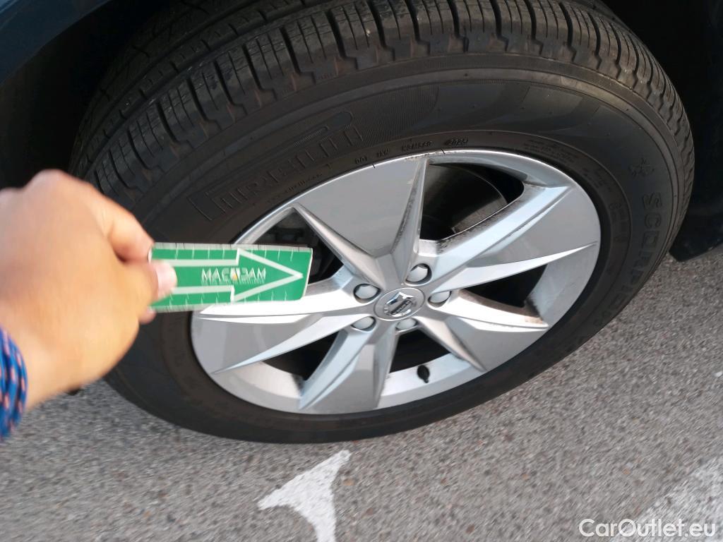  Volvo  XC60 VOLVO  / 2017 / 5P / todoterreno 2.0 B4 D Momentum Auto #24