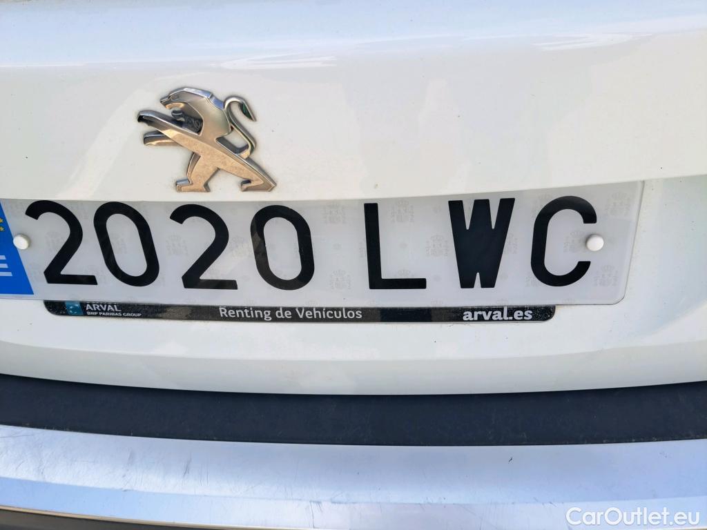  Peugeot  2008 PEUGEOT  / 2019 / 5P / todoterreno Allure BlueHDI 81kW (110CV) #40