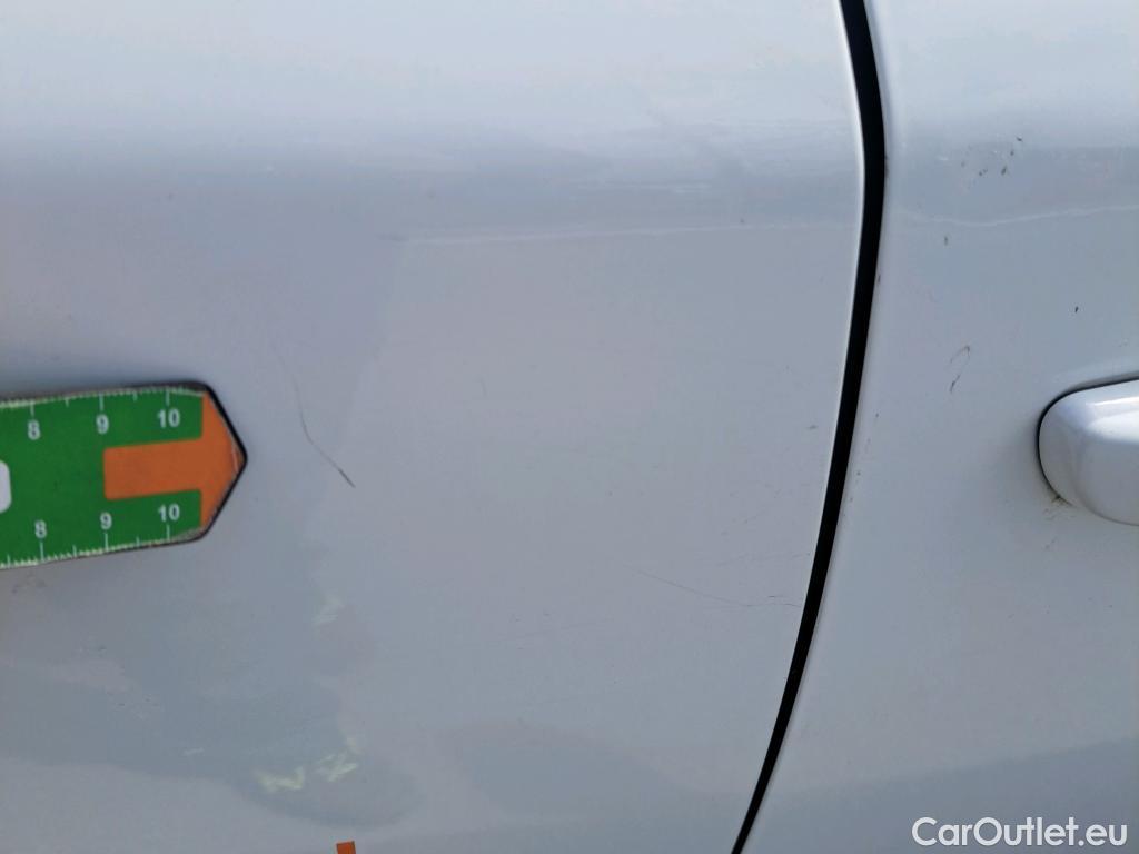  Peugeot  2008 PEUGEOT  / 2019 / 5P / todoterreno Allure BlueHDI 81kW (110CV) #36
